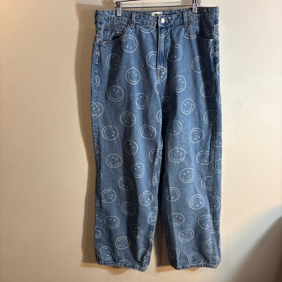 SMILEY H&M Sz 14 High Rise Blue Jeans with Smiley Print Wide Leg Distressed Hem - Picture 2 of 11